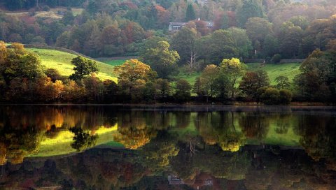 Обои деревья, река, природа, берег, лес, отражение, осень, домик, trees, river, nature, shore, forest, reflection, autumn, house разрешение 2560x1600 Загрузить