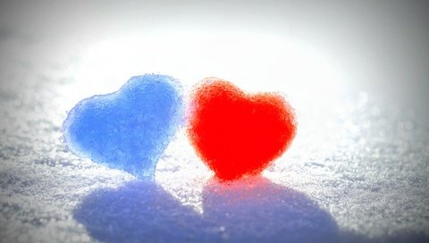 Обои снег, синий, красный, любовь, сердечки, ледяные, snow, blue, red, love, hearts, ice разрешение 2880x1800 Загрузить