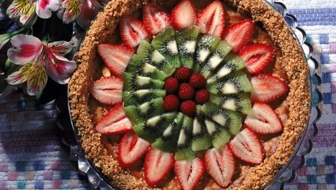 Обои малина, клубника, киви, выпечка, пирог, raspberry, strawberry, kiwi, cakes, pie разрешение 2560x1920 Загрузить