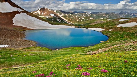 Обои небо, трава, облака, озеро, горы, природа, пейзаж, весна, the sky, grass, clouds, lake, mountains, nature, landscape, spring разрешение 1920x1080 Загрузить