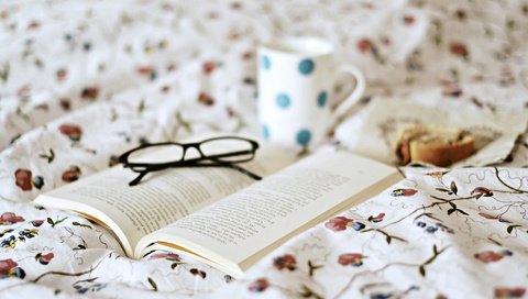 Обои очки, кружка, книга, glasses, mug, book разрешение 2048x1365 Загрузить