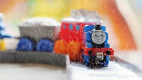 Обои поезд, дождь, игрушки, паровозик, вагончики, train, rain, toys, trailers разрешение 2560x1600 Загрузить