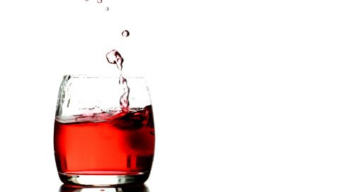 Обои напиток, капли, белый фон, всплеск, стакан, водопой, drink, drops, white background, splash, glass разрешение 2048x1415 Загрузить