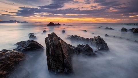 Обои небо, облака, скалы, камни, пляж, испания, выдержка, баррика, the sky, clouds, rocks, stones, beach, spain, excerpt, barrika разрешение 2000x1333 Загрузить