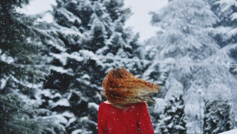 Обои снег, зима, девушка, холод, кудри, волосы, локоны, snow, winter, girl, cold, curls, hair разрешение 3863x2848 Загрузить