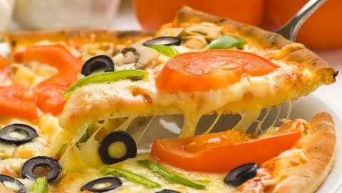 Обои сыр, помидоры, оливки, пицца, чеснок, cheese, tomatoes, olives, pizza, garlic разрешение 1920x1280 Загрузить