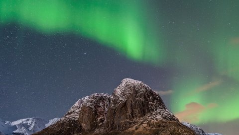 Обои горы, звезды, северное сияние, дома, норвегия, mountains, stars, northern lights, home, norway разрешение 2048x1365 Загрузить