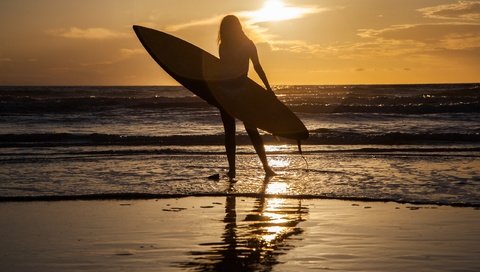 Обои закат, девушка, море, доска, спорт, sunset, girl, sea, board, sport разрешение 2560x1707 Загрузить