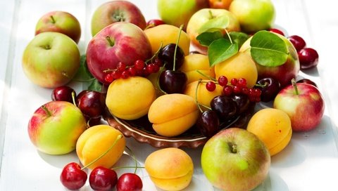 Обои фрукты, яблоки, черешня, ягоды, вишня, смородина, абрикосы, fruit, apples, cherry, berries, currants, apricots разрешение 1920x1440 Загрузить