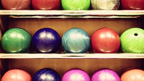 Обои шары, цвет, боулинг, полки, markus spiske, balls, color, bowling, shelves разрешение 4332x2860 Загрузить