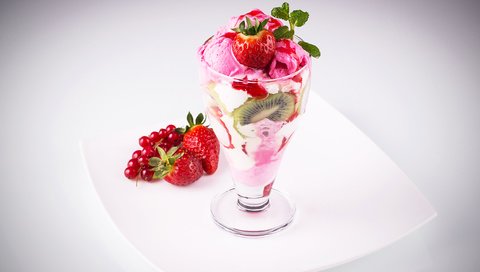 Обои мороженое, клубника, ягоды, киви, сладкое, десерт, смородина, ice cream, strawberry, berries, kiwi, sweet, dessert, currants разрешение 4500x3004 Загрузить