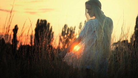 Обои свет, природа, закат, девушка, блондинка, light, nature, sunset, girl, blonde разрешение 2048x1313 Загрузить