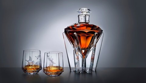 Обои алмаз, k, оленей, johnnie walker whiskey, ducks, fine vessels of glass, glass bottle, настольная, diamond, deer, table разрешение 2560x1600 Загрузить