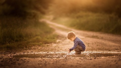 Обои дорога, мальчик, лужа, road, boy, puddle разрешение 1920x1200 Загрузить