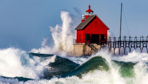 Обои волны, маяк, пирс, брызги, дом, сша, шторм, озеро мичиган, wave, lighthouse, pierce, squirt, house, usa, storm, lake michigan разрешение 2048x1152 Загрузить