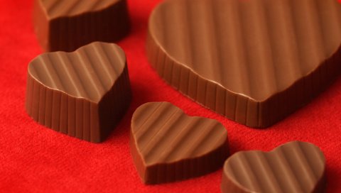 Обои конфеты, сладости, сердце, шоколад, красный фон, candy, sweets, heart, chocolate, red background разрешение 3000x2400 Загрузить