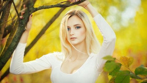 Обои глаза, листья, девушка, блондинка, осень, губы, eyes, leaves, girl, blonde, autumn, lips разрешение 1920x1280 Загрузить