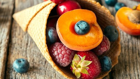 Обои малина, клубника, ягоды, вишня, черника, абрикосы, вафли, raspberry, strawberry, berries, cherry, blueberries, apricots, waffles разрешение 3000x2100 Загрузить