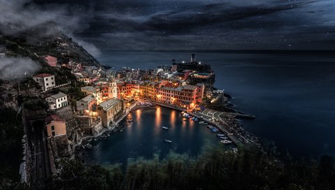 Обои ночь, огни, скала, город, италия, манарола, night, lights, rock, the city, italy, manarola разрешение 1920x1080 Загрузить