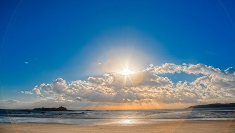 Обои небо, облака, солнце, песок, пляж, блики, the sky, clouds, the sun, sand, beach, glare разрешение 1920x1200 Загрузить