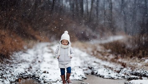 Обои дорога, зима, девочка, road, winter, girl разрешение 2463x1526 Загрузить