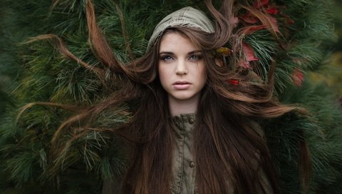 Обои природа, лес, листья, хвоя, девушка, волосы, эмма, jesse herzog, nature, forest, leaves, needles, girl, hair, emma разрешение 2880x1920 Загрузить