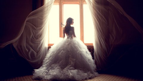 Обои девушка, платье, окно, ветер, занавески, невеста, girl, dress, window, the wind, curtains, the bride разрешение 2473x1496 Загрузить