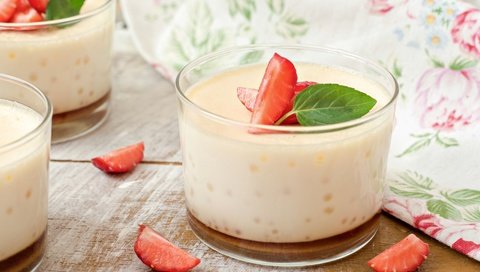 Обои клубника, стакан, десерт, желе, панна кота, strawberry, glass, dessert, jelly, panna cat разрешение 2400x1590 Загрузить