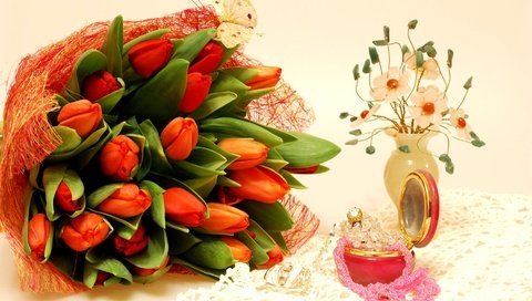 Обои камни, букет, тюльпаны, шкатулка, stones, bouquet, tulips, box разрешение 1920x1285 Загрузить