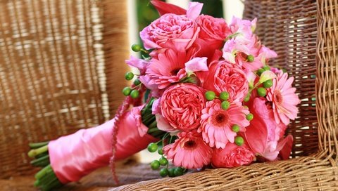 Обои розы, розовые, герберы, роз, букеты, gerberas, roses, pink, gerbera, bouquets разрешение 2880x1987 Загрузить