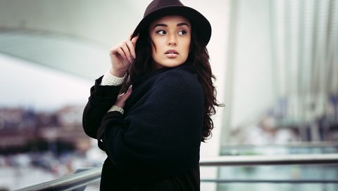 Обои девушка, фон, взгляд, модель, волосы, лицо, шляпа, cyra, girl, background, look, model, hair, face, hat разрешение 2048x1365 Загрузить