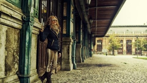 Обои стиль, девушка, блондинка, улица, здание, style, girl, blonde, street, the building разрешение 2048x1565 Загрузить