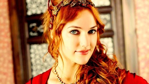 Обои девушка, взгляд, актриса, красные волосы, мерьем узерли, meryem uzerli, girl, look, actress, red hair, meriem userli разрешение 4032x3020 Загрузить