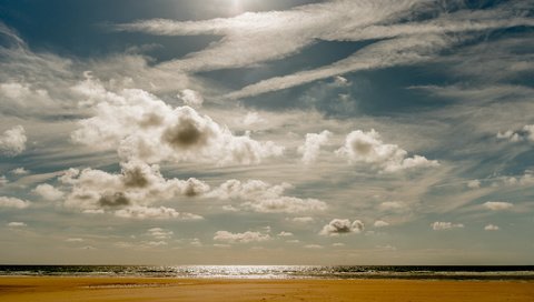 Обои небо, облака, солнце, море, пляж, горизонт, the sky, clouds, the sun, sea, beach, horizon разрешение 2048x1367 Загрузить