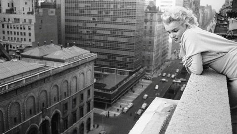 Обои чёрно-белое, актриса, мэрилин монро, мерлин монро, black and white, actress, marilyn monroe разрешение 2361x1600 Загрузить