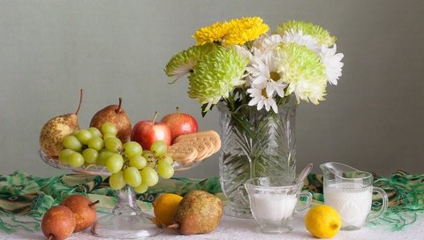 Обои цветы, натюрморт, виноград, груши, фрукты, лимон, букет, яблоко, хризантемы, печенье, flowers, still life, grapes, pear, fruit, lemon, bouquet, apple, chrysanthemum, cookies разрешение 1945x1252 Загрузить