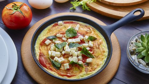 Обои сыр, завтрак, яйца, помидор, базилик, омлет, cheese, breakfast, eggs, tomato, basil, omelette разрешение 2048x1363 Загрузить