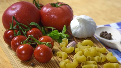 Обои помидор, чеснок, макароны, базилик, tomato, garlic, pasta, basil разрешение 3600x2413 Загрузить