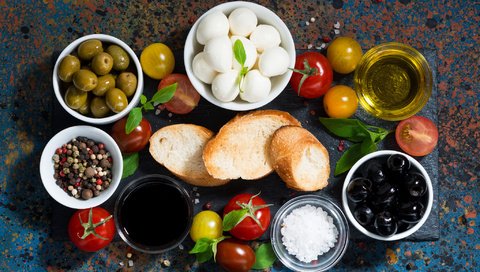 Обои помидоры, оливки, перец, соус, моцарелла, брускетта, tomatoes, olives, pepper, sauce, mozzarella, bruschetta разрешение 2048x1367 Загрузить