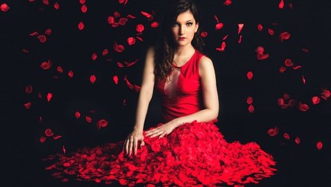 Обои девушка, фон, платье, лепестки, лицо, красное, marine, girl, background, dress, petals, face, red разрешение 2880x1920 Загрузить