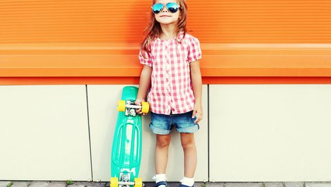 Обои лето, очки, девочка, скейтборд, дитя, little girls, summer, glasses, girl, skateboard, child разрешение 2350x1612 Загрузить