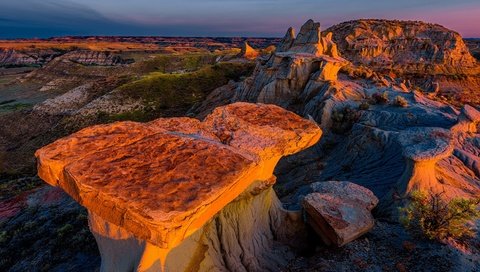 Обои скалы, камни, закат, каньон, сша, theodore roosevelt national park, rocks, stones, sunset, canyon, usa разрешение 2880x1922 Загрузить