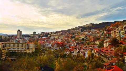 Обои панорама, осень, дома, здания, крыши, опадают, осен, болгария, велико-тырново, veliko tarnovo, panorama, autumn, home, building, roof, fall, bulgaria разрешение 3000x1924 Загрузить