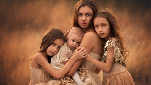 Обои дети, любовь, мама, сёстры, children, love, mom, sisters разрешение 1920x1372 Загрузить