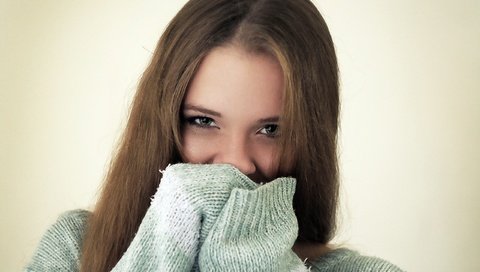 Обои глаза, девушка, взгляд, модель, волосы, свитер, eyes, girl, look, model, hair, sweater разрешение 2560x1707 Загрузить