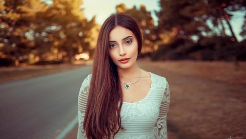 Обои девушка, портрет, лицо, ожерелье, girl, portrait, face, necklace разрешение 2048x1181 Загрузить