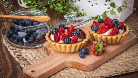 Обои клубника, сладенько, ягоды, тарт, лесные ягоды, крем, черника, сладкое, корзинка, десерт, тарталетка, аппетитная, delicious, strawberry, berries, tart, cream, blueberries, sweet, basket, dessert, tartlet разрешение 5616x3744 Загрузить