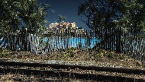 Обои железная дорога, город, забор, франци, корсика, calvi, railroad, the city, the fence, france, corsica разрешение 2560x1707 Загрузить