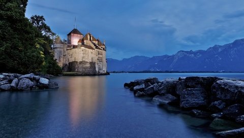 Обои ночь, огни, вода, замок, швейцария, шильонский замок, night, lights, water, castle, switzerland, chillon castle разрешение 2048x1152 Загрузить