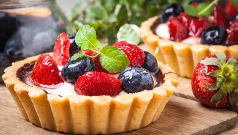 Обои клубника, сладенько, ягоды, тарт, лесные ягоды, крем, черника, сладкое, корзинка, десерт, тарталетка, аппетитная, delicious, strawberry, berries, tart, cream, blueberries, sweet, basket, dessert, tartlet разрешение 5348x3565 Загрузить